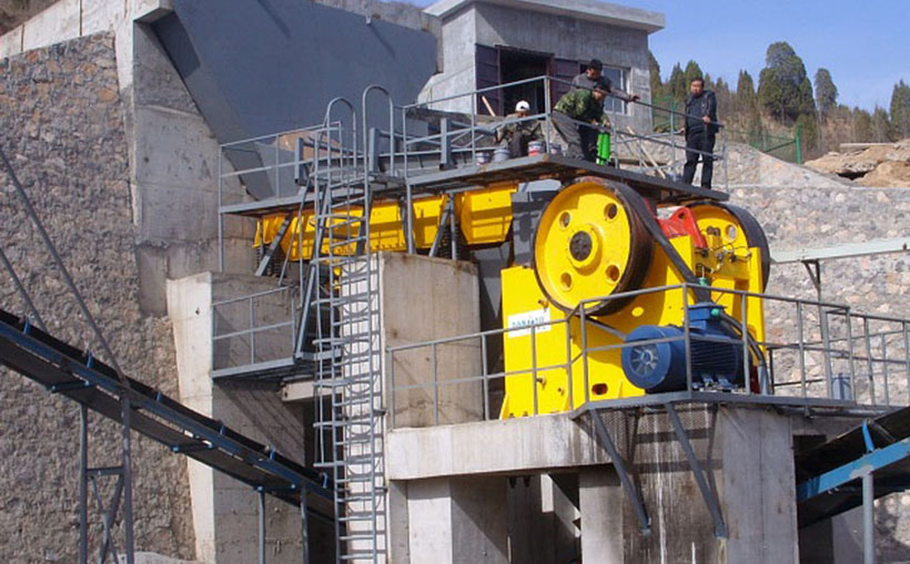 顎式破碎機撥盤（大耳朵護板）三個主要功能作用？